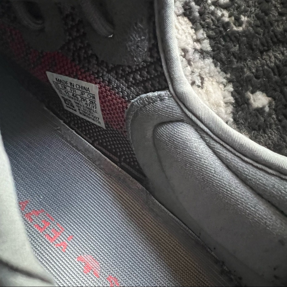 Yeezy 350 V2 Beluga - Picture 12 of 12